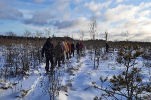 Schneeschuhwanderung auf den Winterwegen von Emajõe-Suursoo, durchgeführt von Nature Tours Estonia