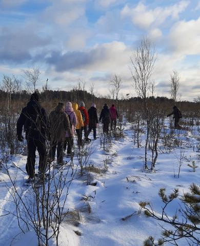 &quot;Nature Tours Estonia&quot; ziemas pārgājiens ar sniega kurpēm pa Emajegi-Sūrso ziemas ceļiem