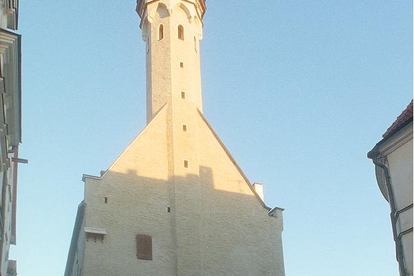 Raatihuoneen torni ja Vana Toomas