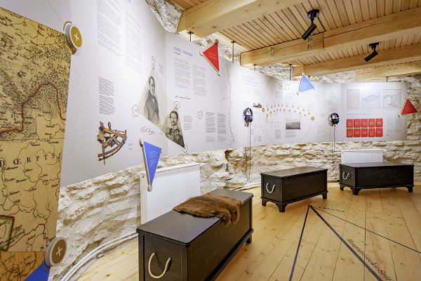 Võivere tuuliku külastuskeskuses olev näitus räägib loo UNESCO maailmapärandi nimekirja kantud Struve geodeetilise kaare mõõtmisest.