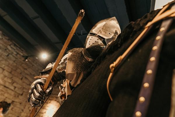 Narva Muuseumi uus ekspositsioon, hobune rüütliga