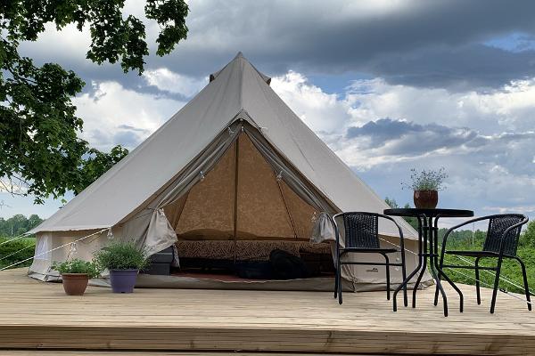 Glamping på Allikukivi vingård