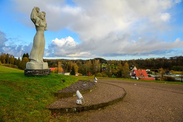 Monumentet Eesti Ema (Estniska Modern)