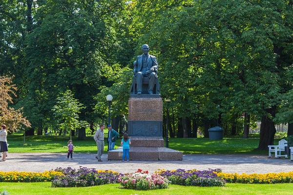 Friedrich Reinhold Kreutzwalds monument i Tallinn