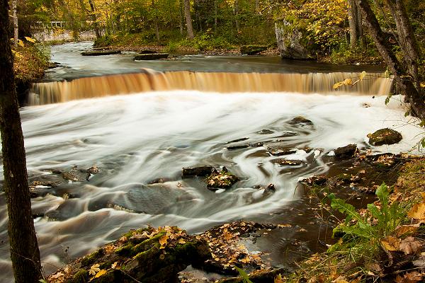 Der RMK Wanderweg in Nõmmeveski-Liiapeksi