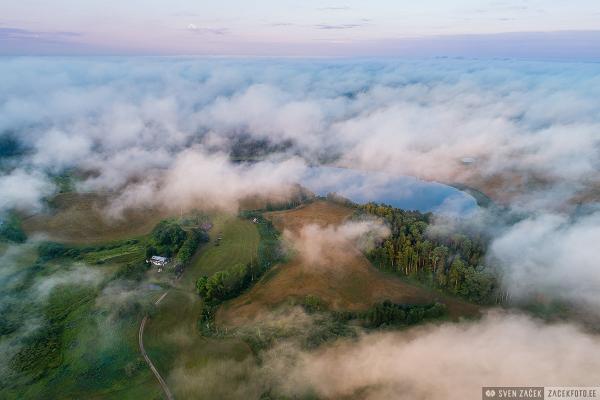 Karula Nationalpark och Natinalparkens Besökscentrum vid insjön Ähijärv