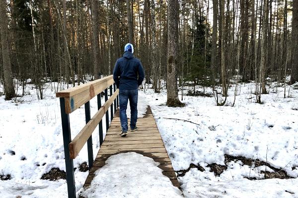 Tiksojan retkipolku ja nuotiopaikka, kävelysilta