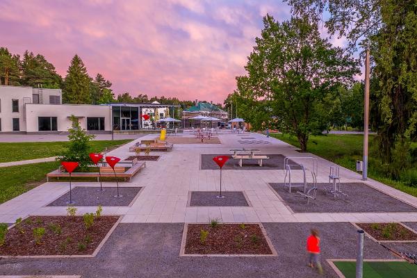 Elva Central Square, outdoor gym