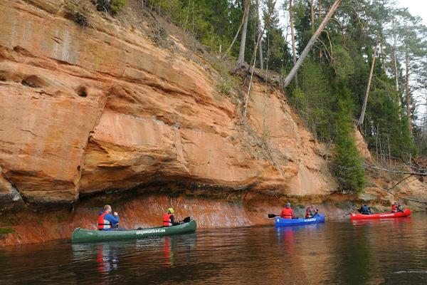 Canoeing over mill dams on Võhandu River