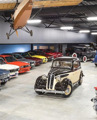 Vanaautode kollektsioon LaitseRallyParki Automajas