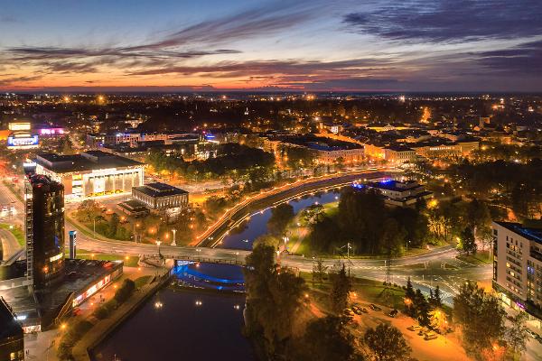 Tartu un Emajegi naksnīgajās pilsētas gaismās