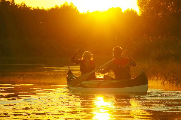 Sonnenuntergangstour mit dem Kanu auf dem Fluss Emajõgi