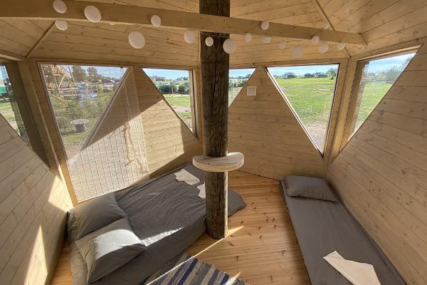 Accommodation in Vudila – Vuta’s Nest’s aka Wooden Hut’s interior 