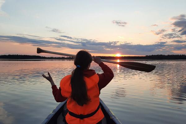 Nature Tours Estonia päikeseloojangu kanuumatk Emajõe-Suursoo vetel