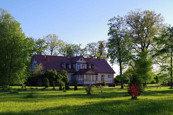 Kursi summer manor