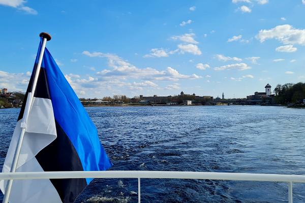 Jõelaev Narvast Narva-Jõesuusse