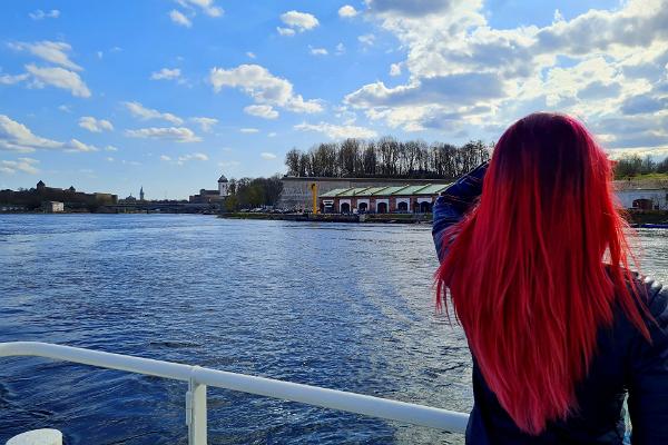 Schiffstouren mit der "Caroline" auf dem Fluss Narva