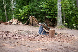 Guidad vandring till skogsbrödernas bunker Ennuksemäe i Mulgimaa