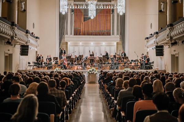 Estnisches Nationales Sinfonieorchester: Konzertreihe "Romantik"