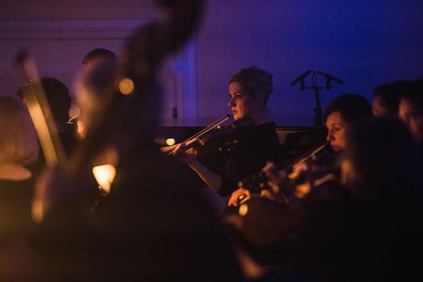 Estlands nationella symfoniorkesters konsertserie "Audiospa" framför "Shaker Loops"