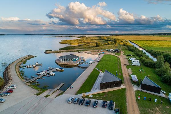 Husbilsparkering i Räpina hamn