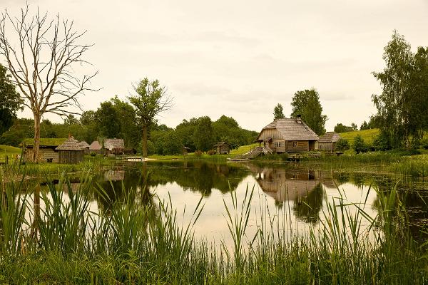 Uhtjerves ezera senlejas Raganu valstība