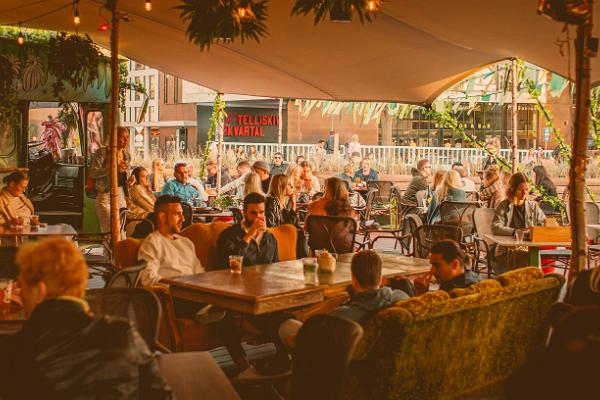 Tšungel restaurang och terrass