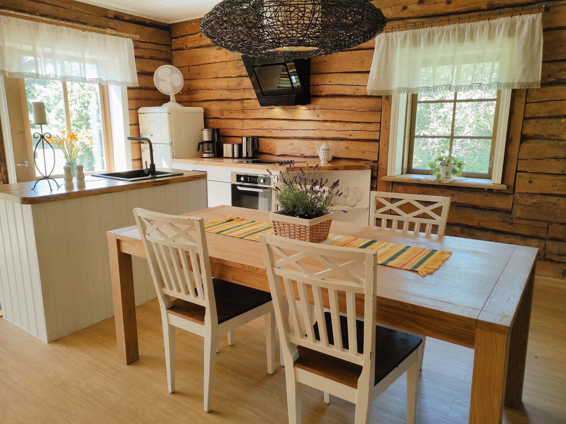 Hellamaa Retrovisiit Alma