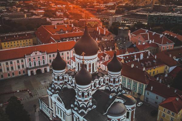 Откройте для себя величественные церкви в Эстонии