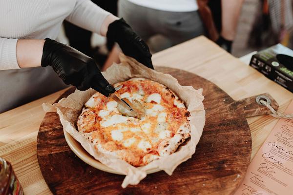 Workshop i pizzabakning på hemrestaurangen Hütt