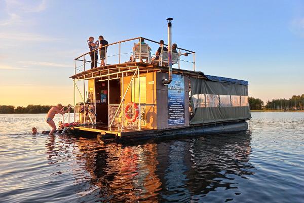 Raft Sauna on Lake Saadjärv