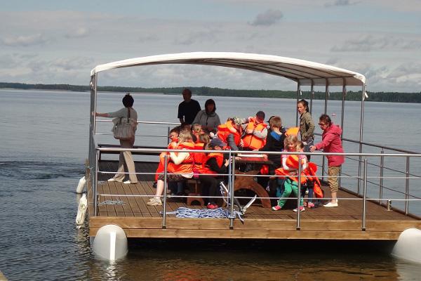 Istidscentrets flottfärd på sjön Saadjärve