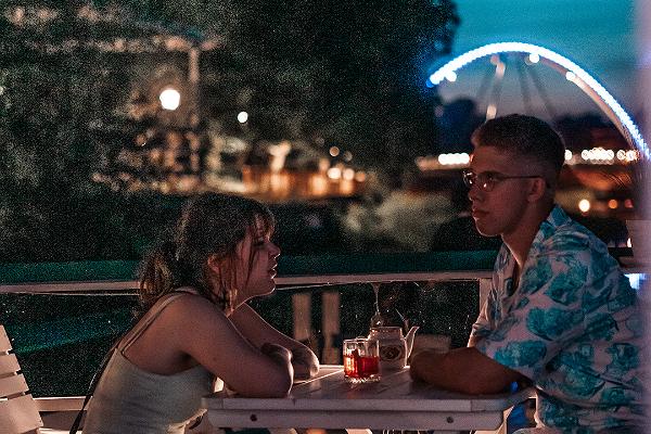 Ночной Тарту: вид на реку Эмайыги и культурный бар "Naiiv"