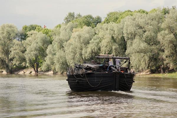 Historic barge sailing on the River Emajõgi