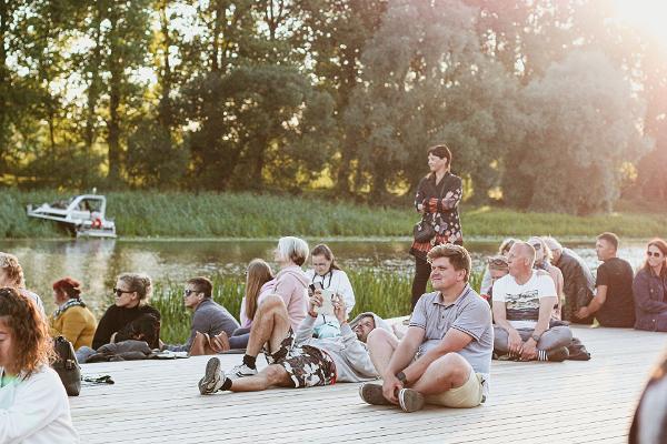 Emajõe City Beach and people enjoying a concert