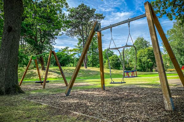 Kinderspielplatz in Pärnu im Park Munamäe