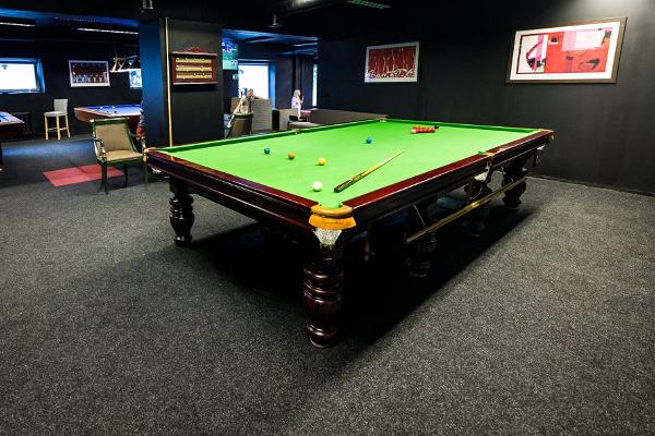 KingPool lounge and billiards