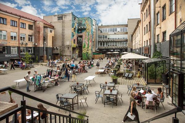 Det hålls flera konserter och festivaler i Loomelinnak Aparaaditehas (Kreativa campuset Apparatfabriken)