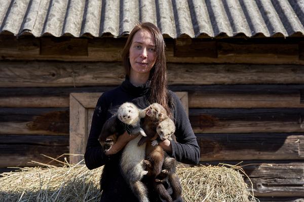 Nugise Hobitalu Loomapark - Perenaine koos oma tuhkru tüdrukutega