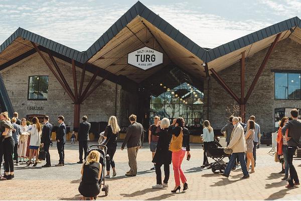 Streetfood-Bereich im Einkaufszentrum Balti Jaama Turg (dt. Markt am Baltischen Bahnhof)