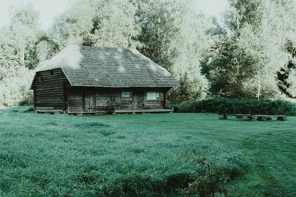 Oksa oak meadow and resting place at Soomaa