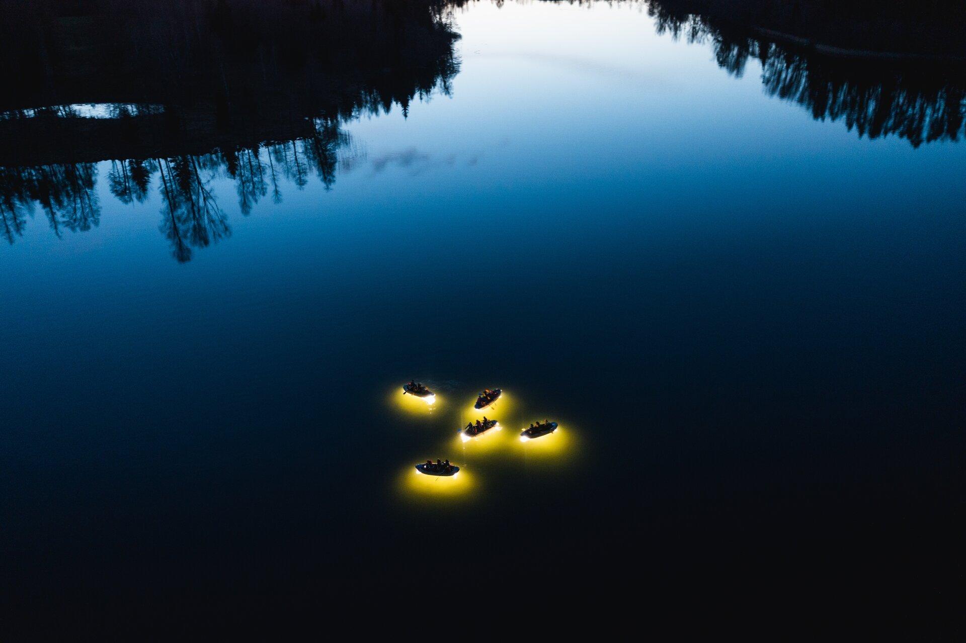 Прогулка на лодке с подсветкой по озеру Кооркюла Валгъярв - pilt
