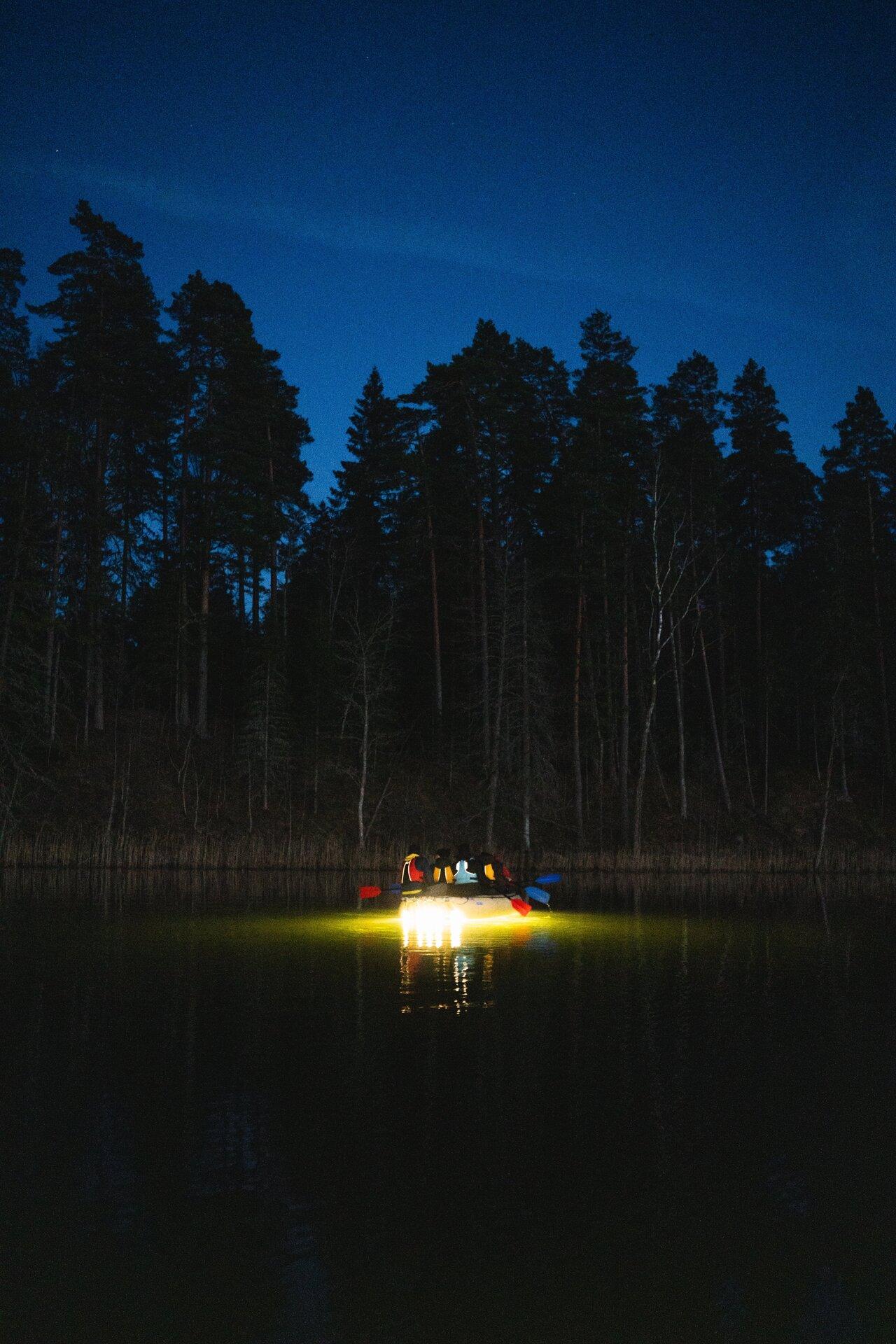 Lighted boat trip on Lake Valgjärv in Koorküla - pilt