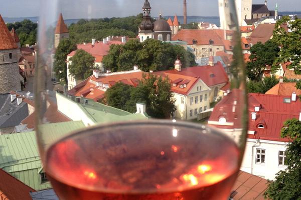 Tallinn-craft-beer-brewery-tour-berry-fruit-wine-gin-distillery-urban-city-tours-guided-by-locals-tailored-food-drink-sightseeing-tours-entertaining-storytelling-sustainable-tourism-incentives-22