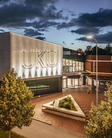 New UKU Shopping Centre's facade and main entrance