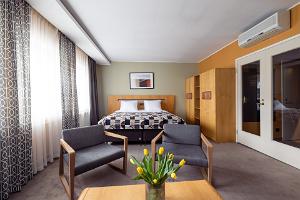 Deluxe Zimmer des Hotels Soho mit breitem Bett