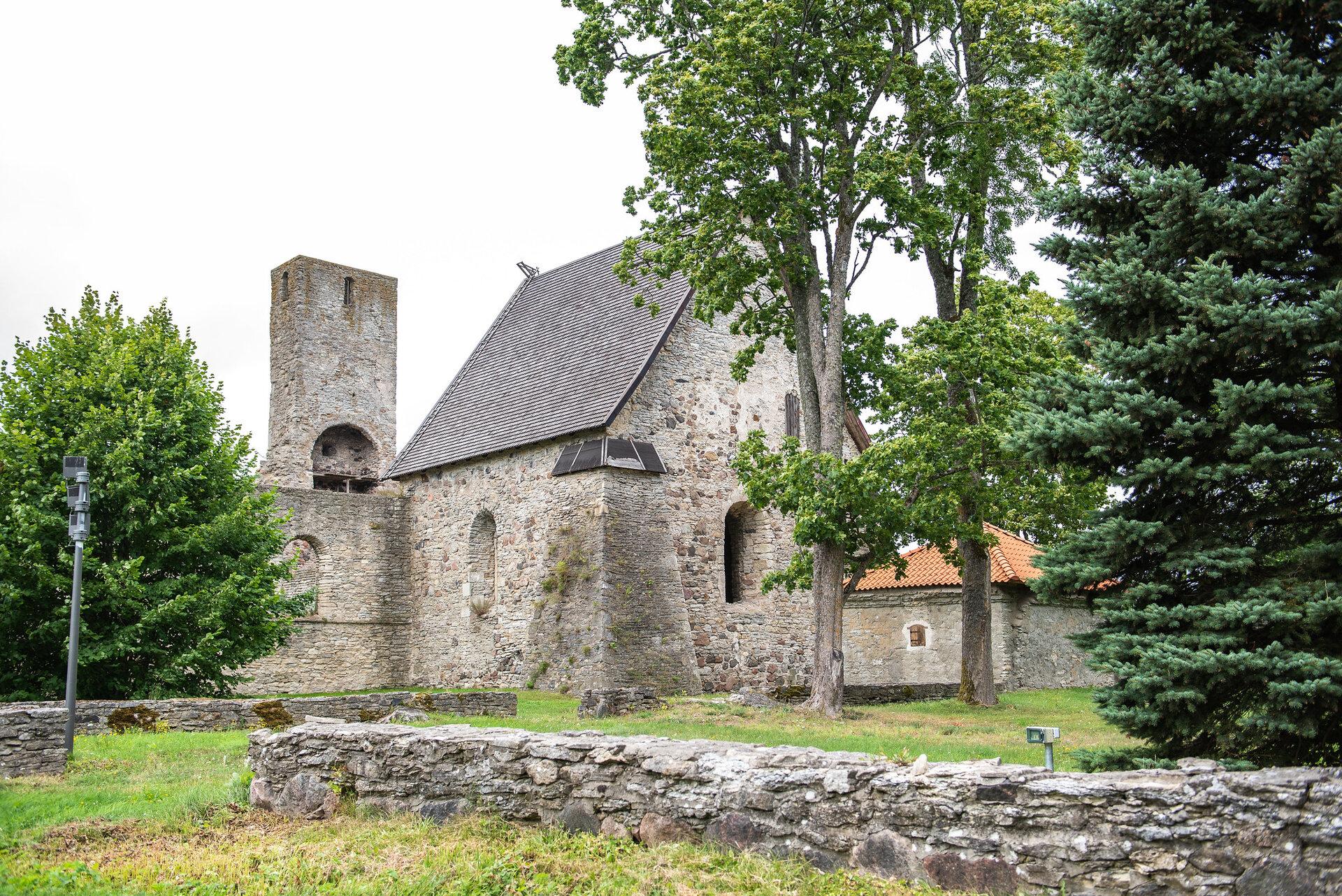Käina church ruins