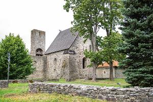 Die Ruinen von der Kirche Käina