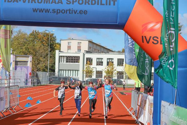 Ida-Virumaa jooksusari, jooksjad Jõhvi Heino Lipu nimelisel staadionil