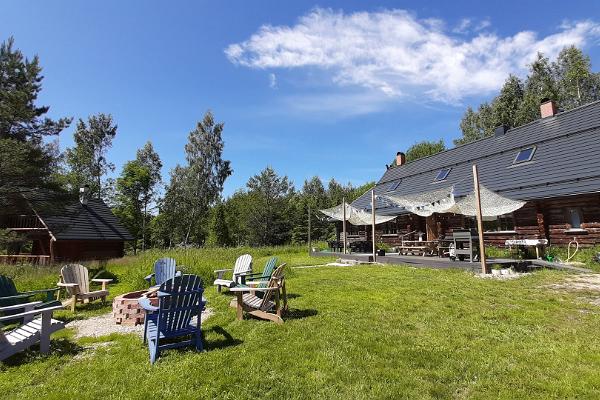 Wohnriege auf dem Ferienhof Raistiko